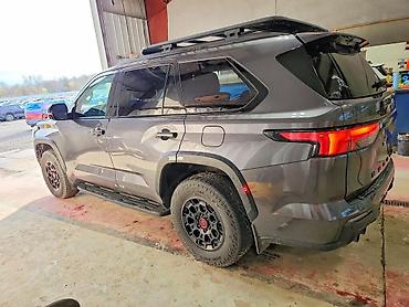 секвойя: Toyota Sequoia: 2023 г., Гибрид, Внедорожник — 10
