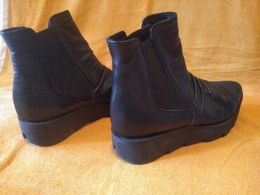 Gležnjače: Gležnjače, 38 — 4