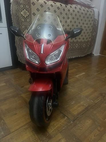 forma ucuz: Uşaq elektrik motosikleti – 3 təkərli, idman stili, qırmızı rəng ela — 1