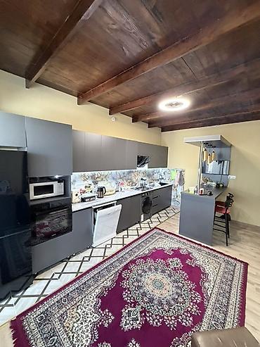 2 otaqlı evlərin satışı: İki mərtəbəli müasir həyət evi - Beton hasarlı geniş həyət, avtomatik — 10