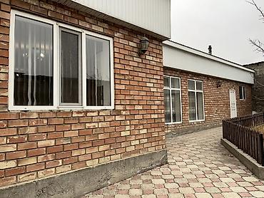привозной дом: Продается кирпичный дом с просторным двором, полностью выложенным — 2