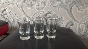 taxta material: Restoran/bar üçün inventar dəsti Tərkib: - Şot stəkanları: şəffaf