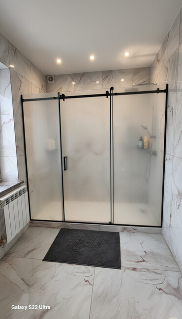 прием черного металла: Раздвижная перегородка для душевой/ниши - Конструкция: три секции из