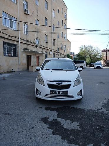 mitsubishi pajero motor: Chevrolet Spark, ağ rəng, 5 qapılı hetçbek İli 20141 mator ideL — 1