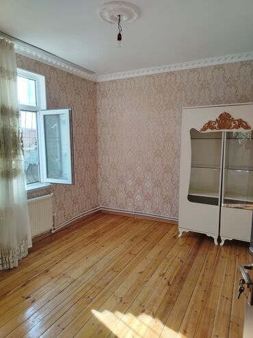 Köhnə tikili: 2 otaqlı ev interyeri - Geniş və işıqlı otaqlar: Hündür tavan, böyük — 2