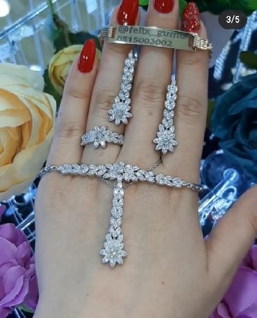 Digər bijuteriyalar: Gümüş dəst, qarnitur,üzük,sep ve daha çoxu üçün : Ünvan : Moskva — 10