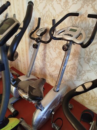 Elliptik trenajorlar: Stasionar velosiped – Proteus - Elektron konsol: LCD ekran sürət