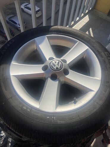 Gume i felne: VW aluminijumske felne + gume - Set od 4 originalne Volkswagen — 4