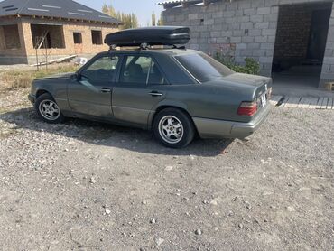 субару оутбек 2005: Mercedes-Benz W124: 1993 г., 2 л, Седан