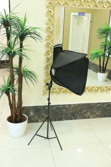 foto tərcümə: Soft box satilir
60*60 
light stand uzerinde verili