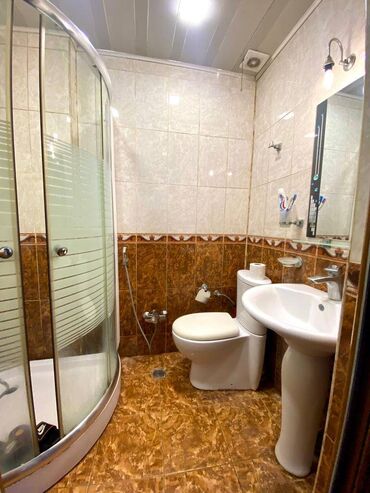 Uzunmüddətli kirayə mənzillər: Mənzil Yeni Yasamal Ə.Əhmədov küçəsin də yerləşir. 17 mərtəbəli — 11