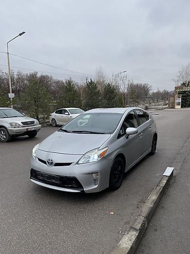Toyota: Toyota Prius: 2015 г., 1.8 л, Вариатор — 3