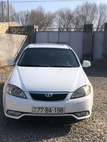 Daewoo: Daewoo Gentra: 1.5 l | 2014 il Sedan