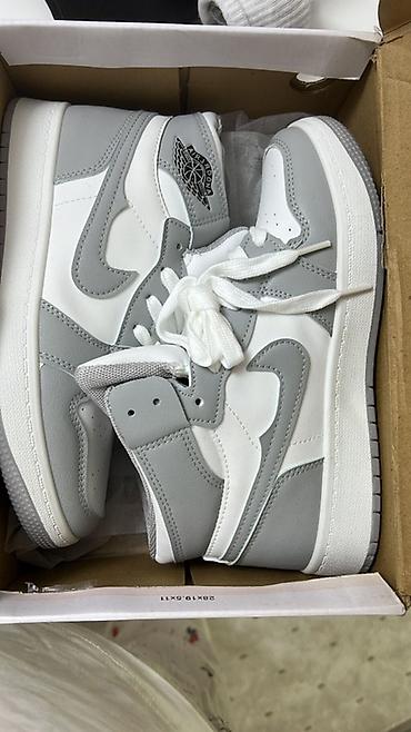 Мужские кроссовки, 35, 36, 37, Nike, Новый, цвет - Серый
