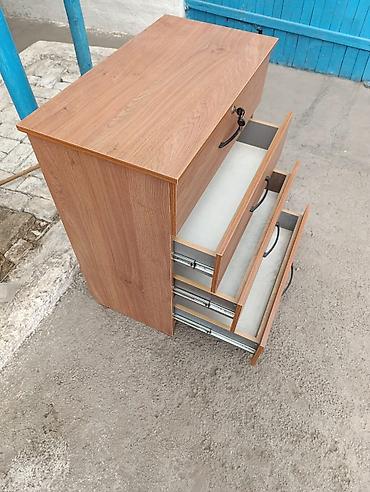 Комоды: Комод из ЛДСП под древесную текстуру, 4 выдвижных ящика на — 2