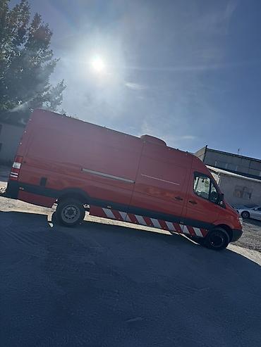 sprinter 4 4: Mercedes-Benz Sprinter (длинная база, высокий кузов), красный фургон — 3