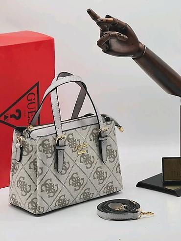 Torbe: GUESS torba – model sa monogram printom - Dizajn: klasična trapez — 7