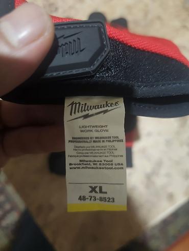 Milwaukee Lightweight Work Glove iş əlcəyi. XL ölçüdədir. Etiketdə — 2