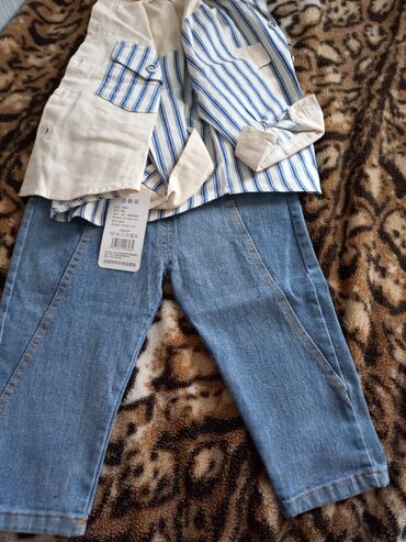 джинсы темные: Продаю детские вещи на мальчика. Куртка весна осень, темно синего