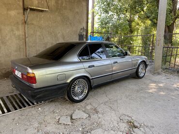 е34 4 4: BMW 520: 1992 г., 2 л, Механика, Бензин, Седан