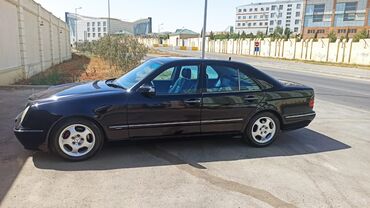 Mercedes-Benz: Mercedes-Benz E-Class W210 sedan - Kuzov: 4 qapılı sedan, qara rəng -