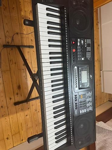 elektron gitara: MK-812 elektron sintezator – 61 tam ölçülü klaviş – Daxili ikili — 5