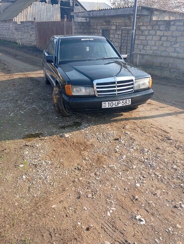 бампер для мерседес 124: Mercedes-Benz 190: 1.8 l | 1992 il Sedan