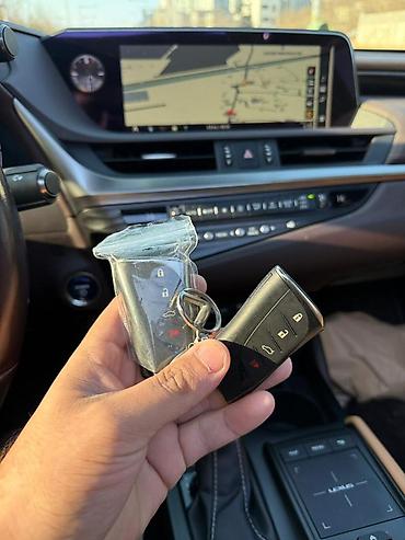 Lexus: Lexus ES: 2019 г., Бензин — 12