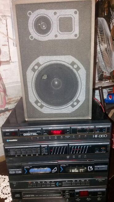 Zvučnici i stereo sistemi: Radio . Kasete .ima i dvd ulaz za cd kao i gramofon ploce .cd.ne
