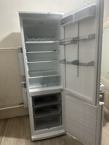 сломанная техника: Холодильник Atlant, Б/у, Двухкамерный, No frost, 60 * 195 * 55