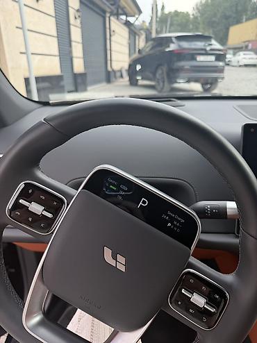 byd e6: Lixiang L6: 2025 г., Автомат, Гибрид — 9