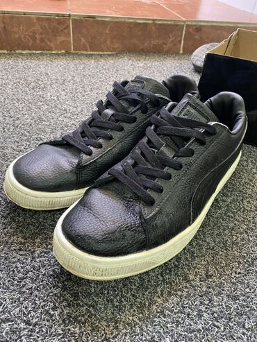 лоро пьяна: Черные кроссовки Puma с текстурированной поверхностью и белой