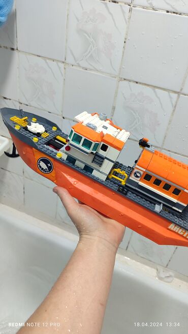 Продаю Лего!!!!!!!!!!!! Корабль большой 1000 тыс. Вертолет 700 сом