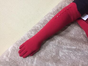 zhenskie krasnye kedy: Красные перчатки, новые, утепленные