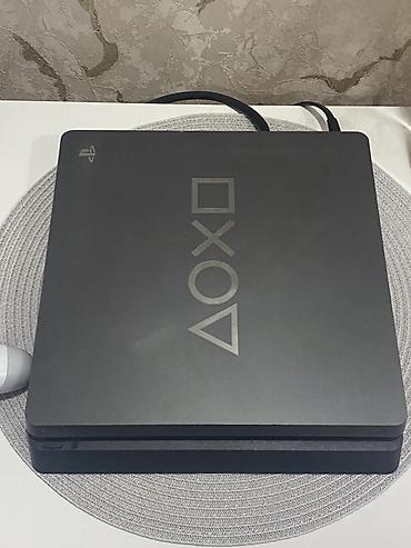 ps4 rdr2: PlayStation 4 Slim (xüsusi PlayStation simvolları dizaynı) — 1