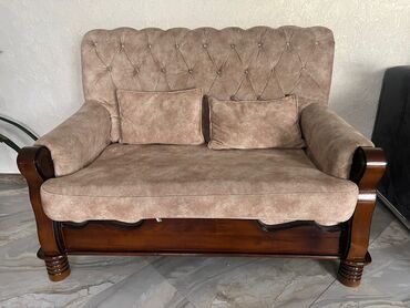 кожанная мягкая мебель: Түз диван, түсү - Саргыч боз, Колдонулган