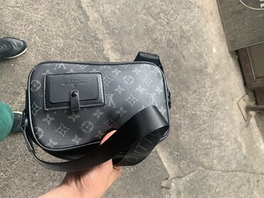 сумка из питона: Продается барсетка 
Louis Vuitton
Оригинал
Цена:Договорная