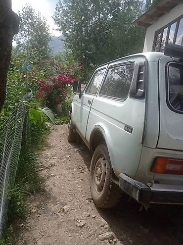 ВАЗ (ЛАДА): ВАЗ (ЛАДА) 4x4 Niva: 1980 г., 1.7 л, Кол менен иштөөчү, Бензин, Седан — 5