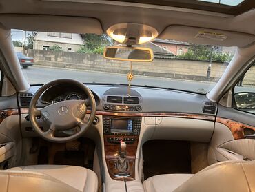 Mercedes-Benz: Mercedes-Benz E 240: 2.6 l | 2004 il Sedan — 11