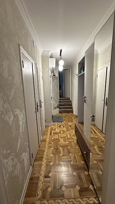evler bine: 3 otaqlı mənzil – şəhər daxili yol kənarı, 5 mərtəbəli binada. 5-ci — 8