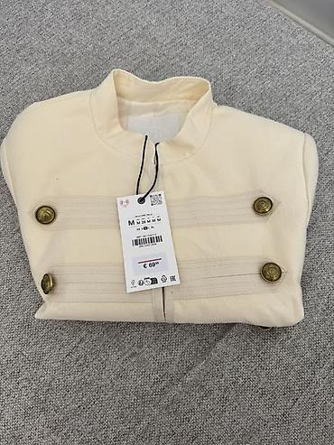 ZARa düyməli fitted jaket - Rəng: krem/ivori - Model: qısa, bədənə — 2