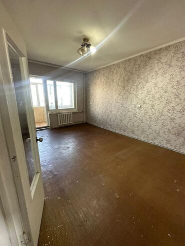 AСАНБАЙ РИЭЛТ: 3 комнаты, 62 м², 105 серия, 8 этаж, Старый ремонт
