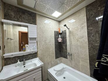 Uzunmüddətli kirayə mənzillər: 28 May metrosunun 2-ci çıxışında, 13 mərtəbəli binanın 2-ci — 9