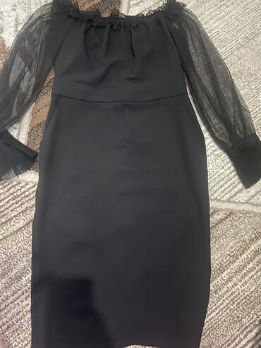 черное платье с открытыми плечами: Вечернее платье, Коктейльное, Короткая модель, С рукавами, S (EU 36)