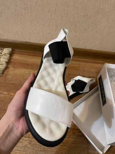 сланцы новые: Кожаные сандали размер 40 
Фабричный Пекин 
3000с