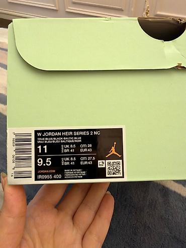 Krossovka və ketlər: ABŞ-ın rəsmi Nike saytından sifariş olunub.43 ölçüdü— 42 ölçüyə — 3