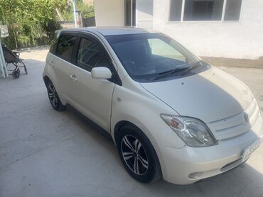 машина kg бишкек тойота: Toyota ist: 2002 г., 1.5 л, Автоматтык, Бензин, Хетчбек