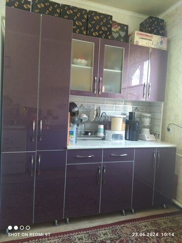 стол кухонный уголок: Кухонный гарнитур, Буфет, цвет - Фиолетовый, Б/у
