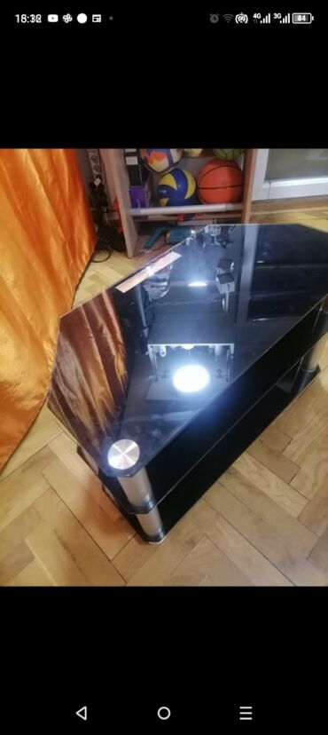 Komode: Sto stakleni za TV kao nov je . 80/40/50

Mirjevo — 12