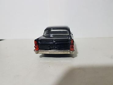 1 43 modelka: Kolleksiya üçün retro model avtomobil maketi - Rəng: qara, krem — 5